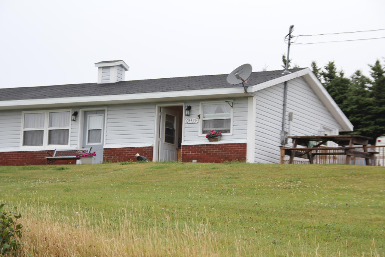 Burton'S Sunset Oasis Motel Bay Saint Lawrence Exteriér fotografie