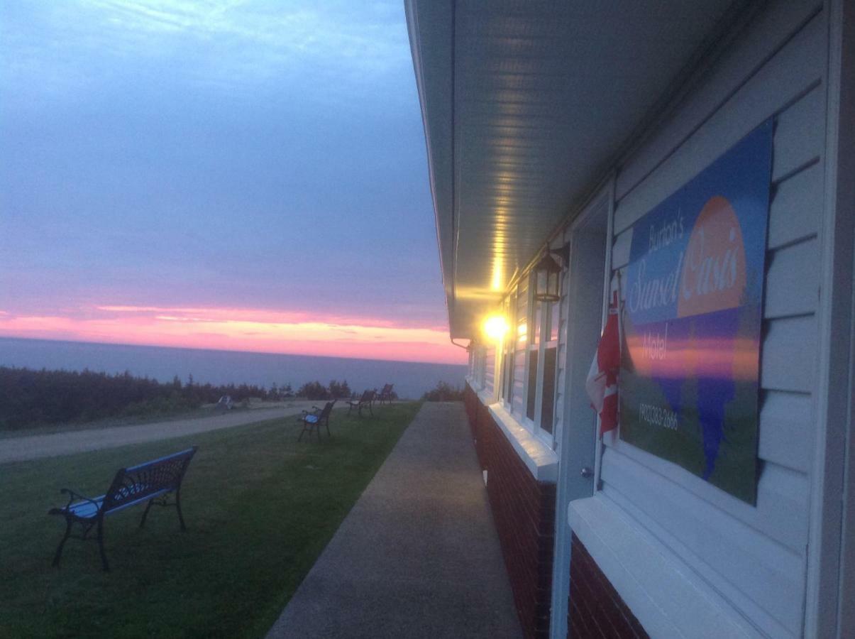 Burton'S Sunset Oasis Motel Bay Saint Lawrence Exteriér fotografie